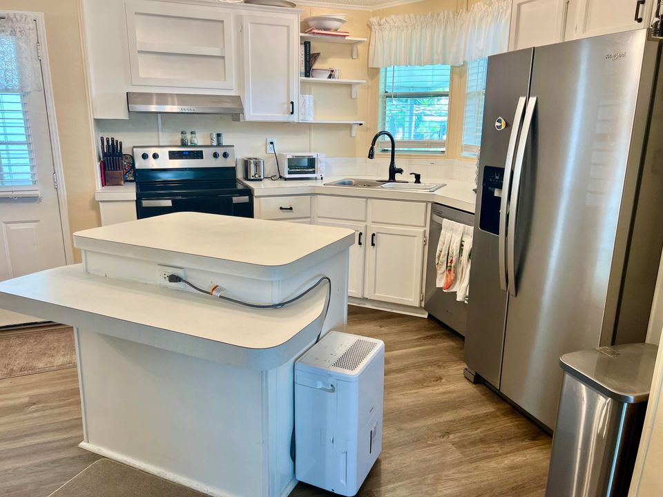 For Sale: $110,000 (2 beds, 2 baths, 1300 Square Feet)