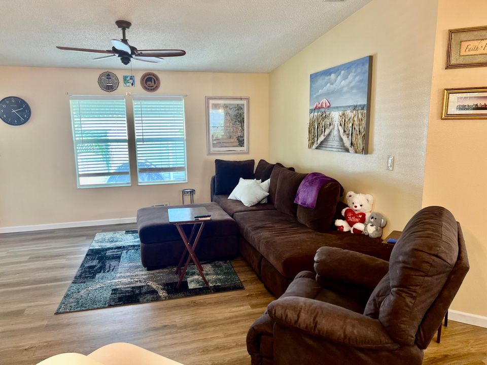 For Sale: $110,000 (2 beds, 2 baths, 1300 Square Feet)