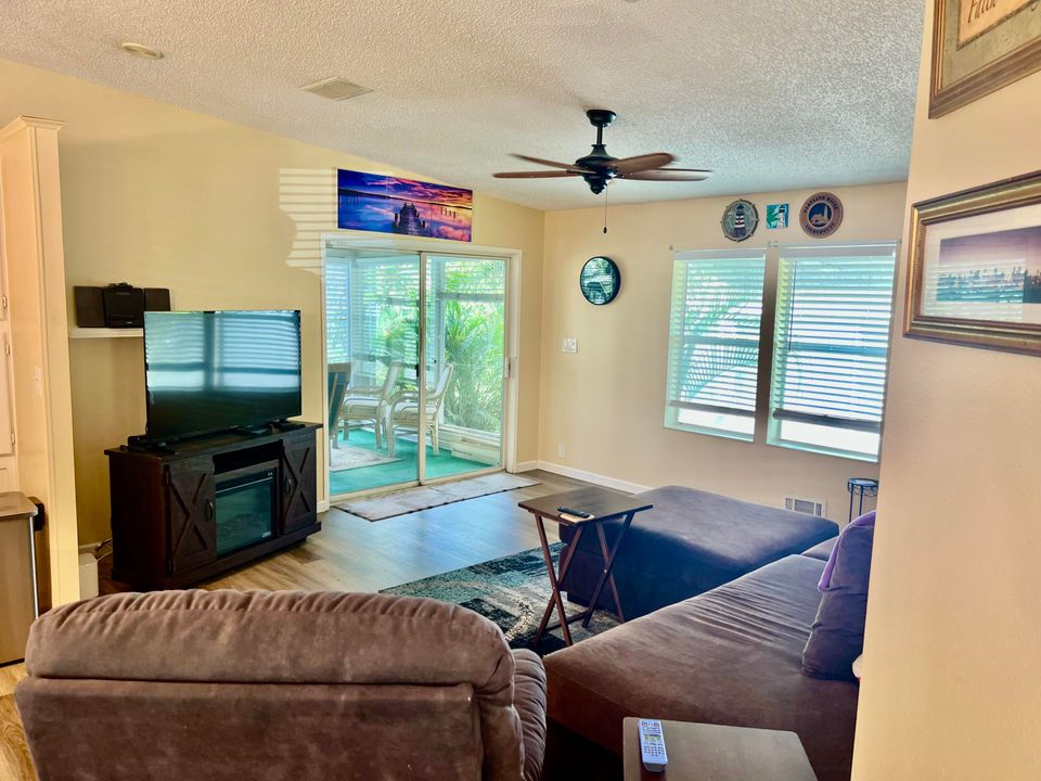 For Sale: $110,000 (2 beds, 2 baths, 1300 Square Feet)