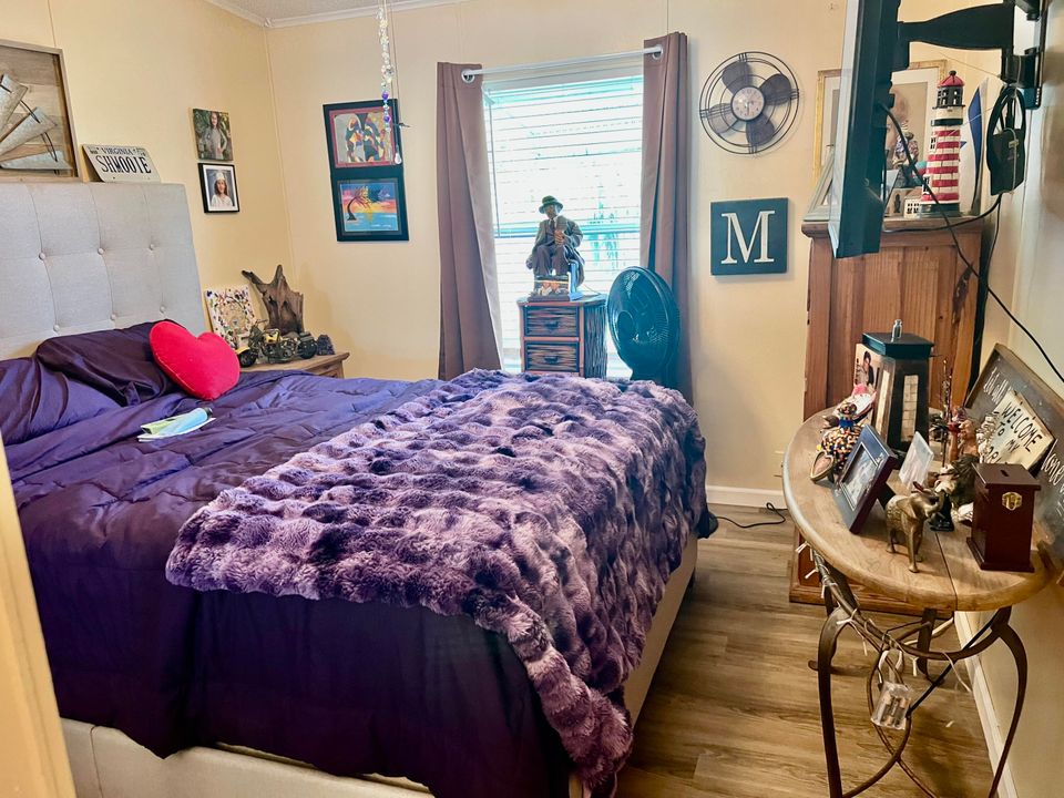 For Sale: $110,000 (2 beds, 2 baths, 1300 Square Feet)