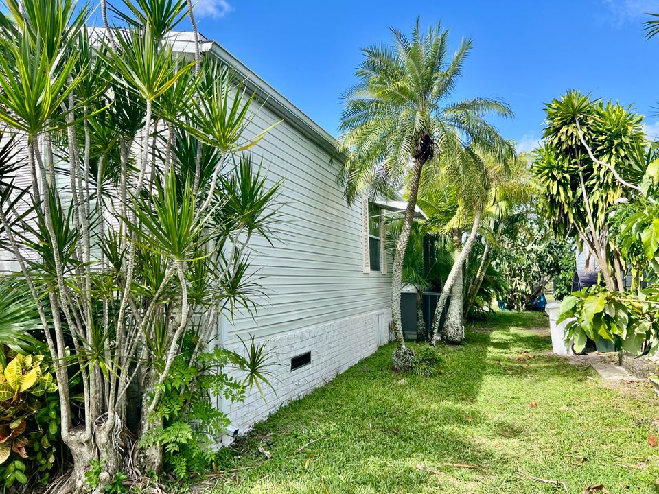 For Sale: $110,000 (2 beds, 2 baths, 1300 Square Feet)