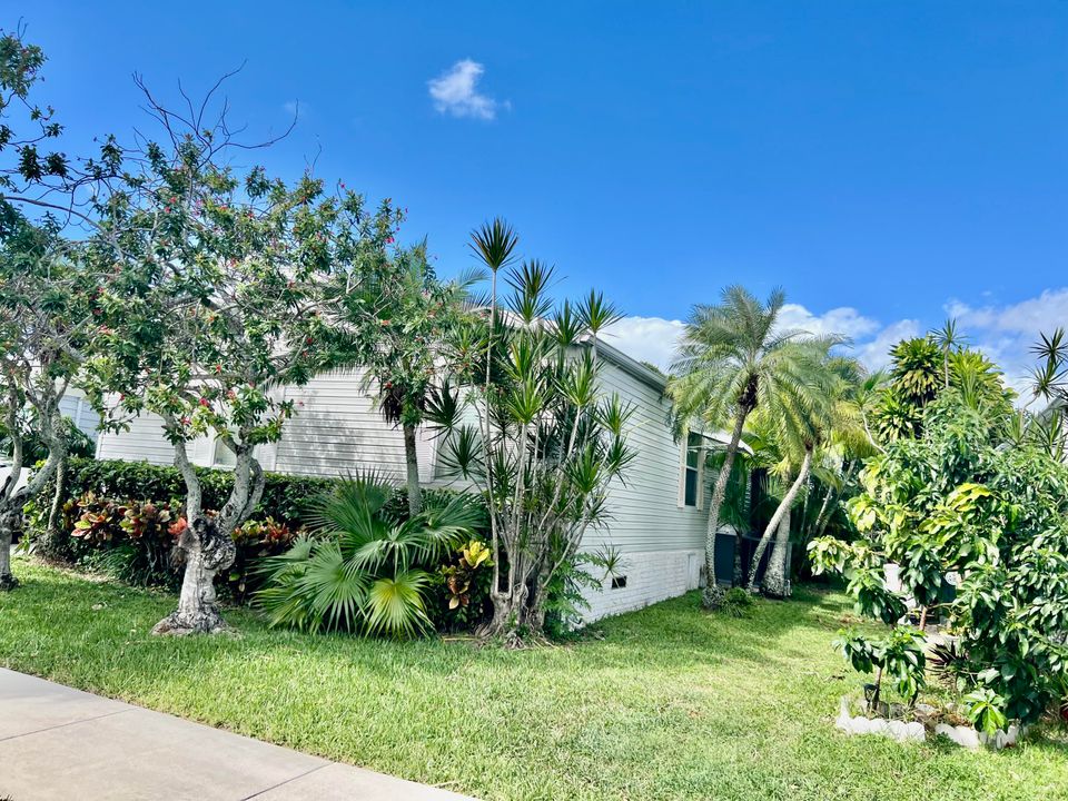 For Sale: $110,000 (2 beds, 2 baths, 1300 Square Feet)