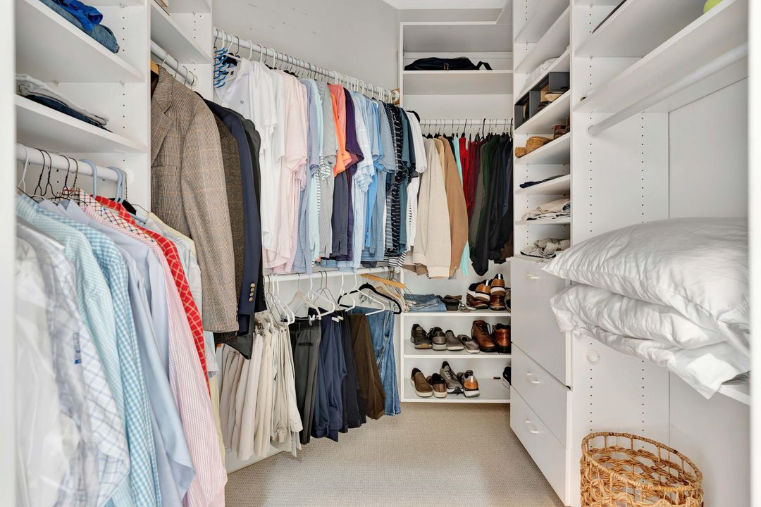 For Sale: $1,045,000 (3 beds, 2 baths, 3211 Square Feet)