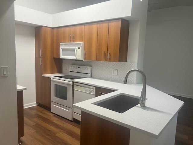 For Rent: $1,900 (1 beds, 1 baths, 696 Square Feet)