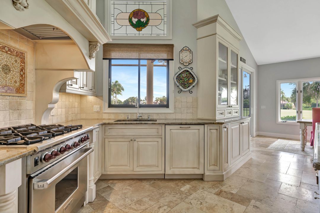 For Sale: $1,045,000 (3 beds, 2 baths, 3211 Square Feet)