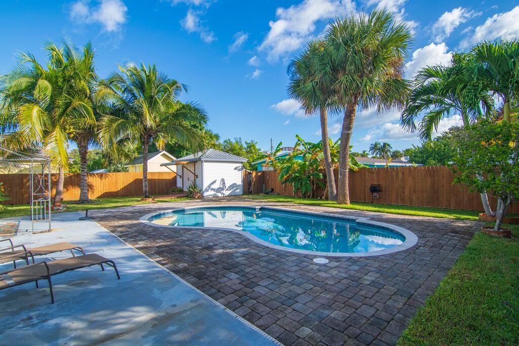 For Sale: $599,000 (3 beds, 2 baths, 1472 Square Feet)