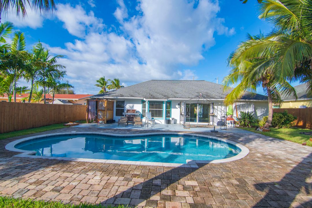 For Sale: $599,000 (3 beds, 2 baths, 1472 Square Feet)