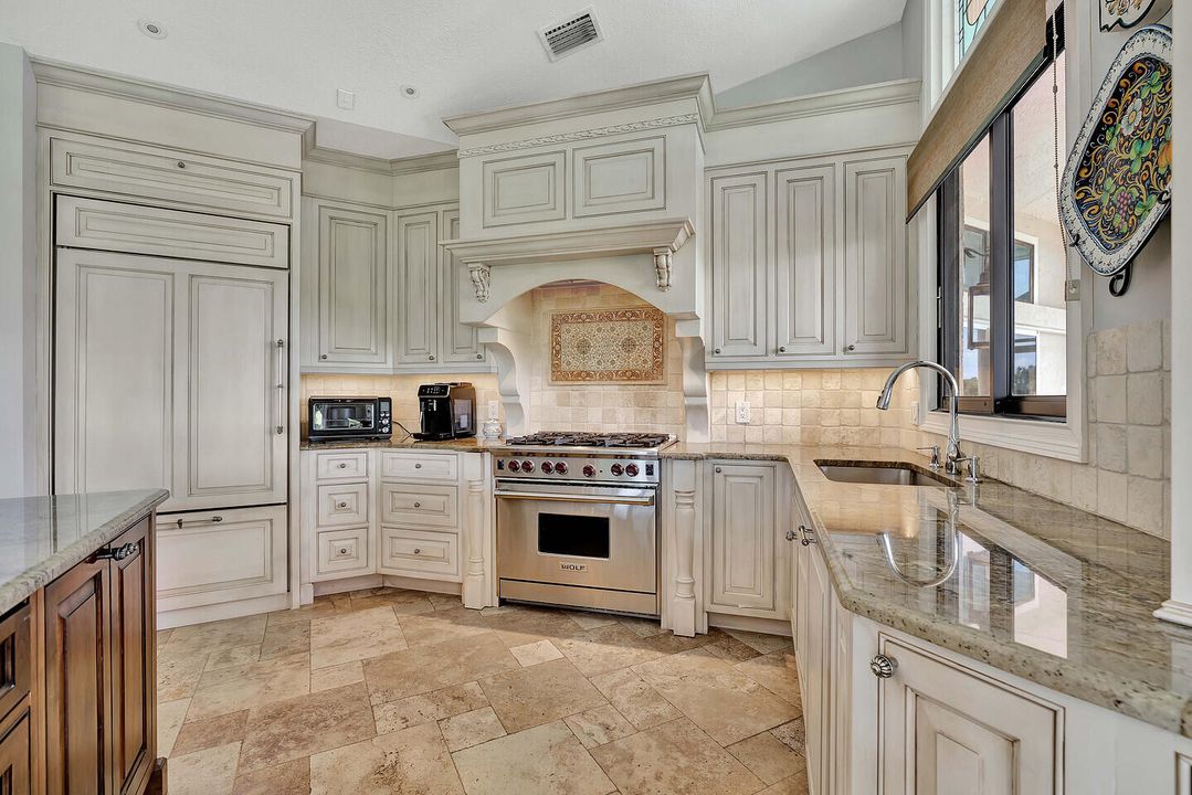 For Sale: $1,045,000 (3 beds, 2 baths, 3211 Square Feet)