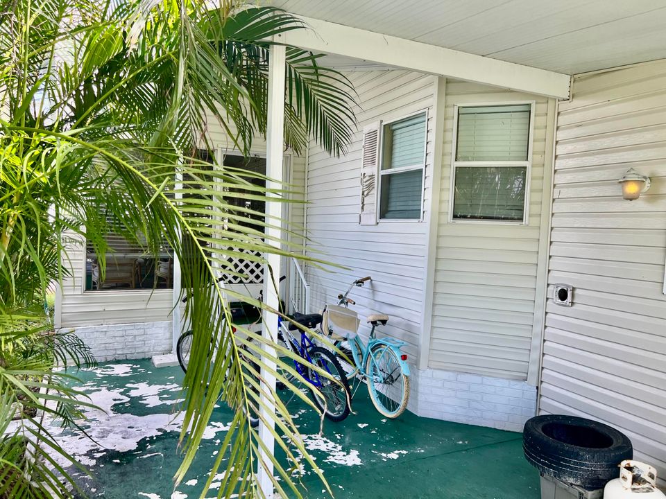 For Sale: $110,000 (2 beds, 2 baths, 1300 Square Feet)