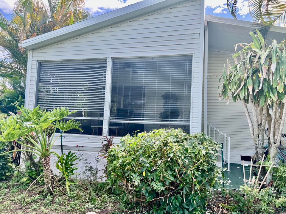 For Sale: $110,000 (2 beds, 2 baths, 1300 Square Feet)