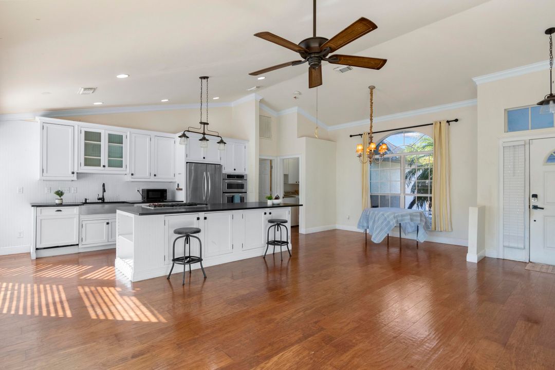 For Sale: $599,000 (3 beds, 2 baths, 1472 Square Feet)