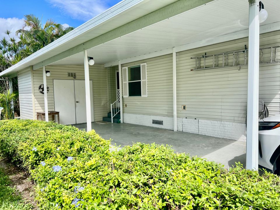 For Sale: $110,000 (2 beds, 2 baths, 1300 Square Feet)