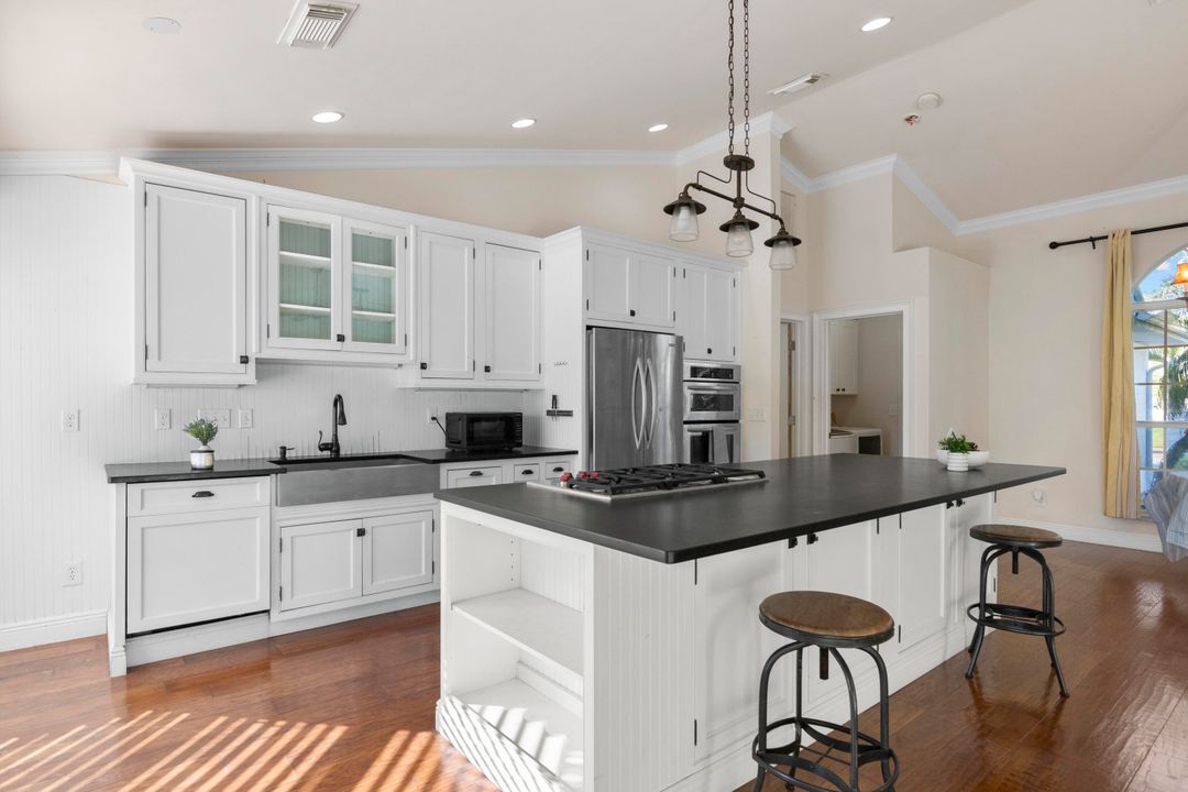 For Sale: $599,000 (3 beds, 2 baths, 1472 Square Feet)