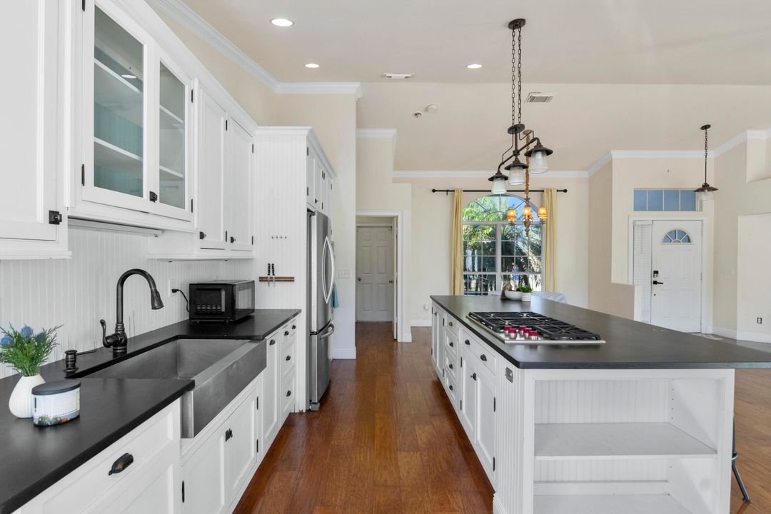 For Sale: $599,000 (3 beds, 2 baths, 1472 Square Feet)