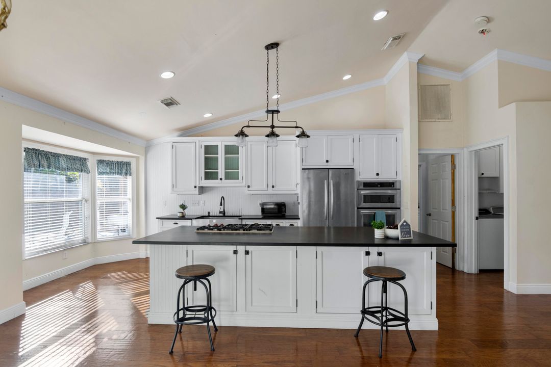 For Sale: $599,000 (3 beds, 2 baths, 1472 Square Feet)