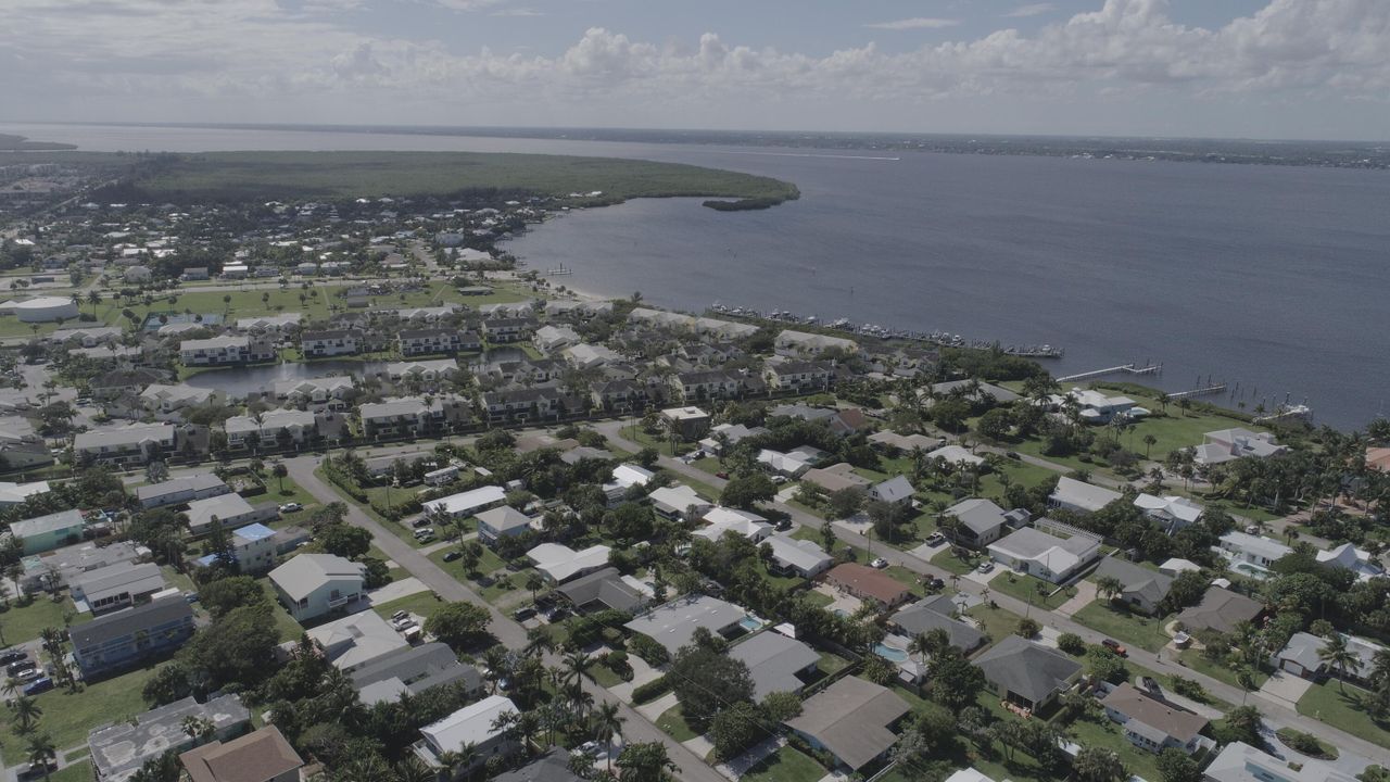 For Sale: $599,000 (3 beds, 2 baths, 1472 Square Feet)