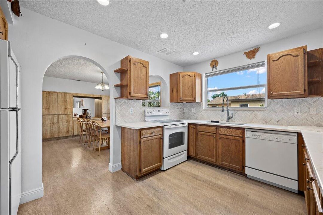 For Sale: $519,000 (4 beds, 2 baths, 1888 Square Feet)