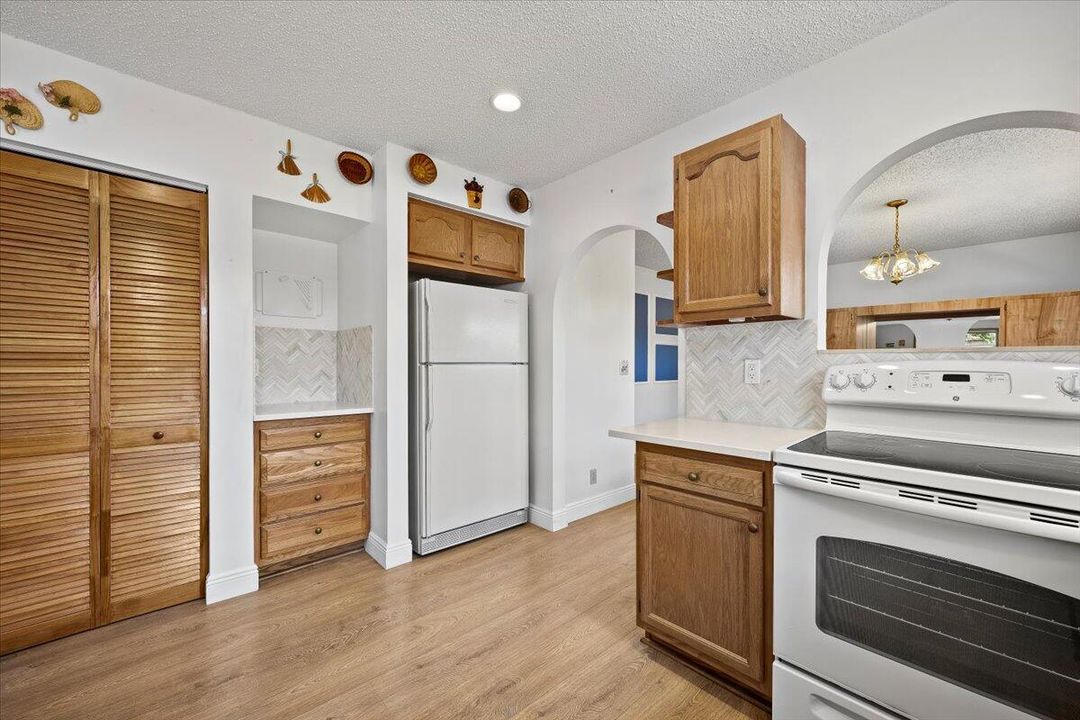 For Sale: $519,000 (4 beds, 2 baths, 1888 Square Feet)