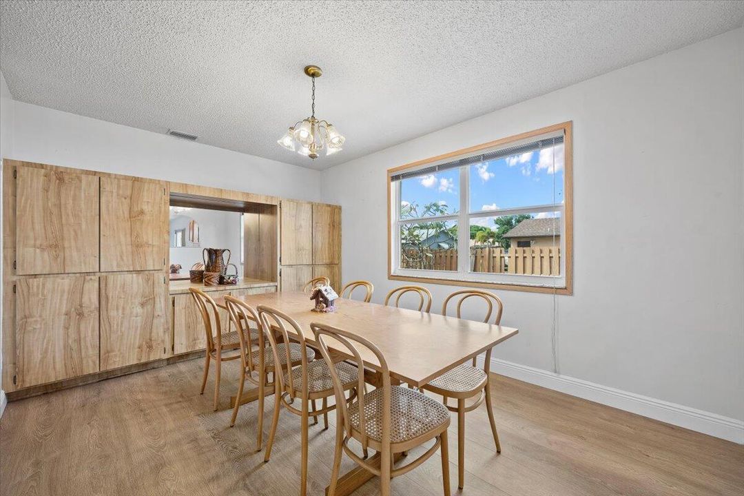 For Sale: $519,000 (4 beds, 2 baths, 1888 Square Feet)