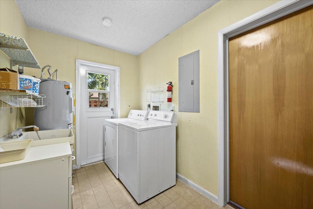 For Sale: $519,000 (4 beds, 2 baths, 1888 Square Feet)