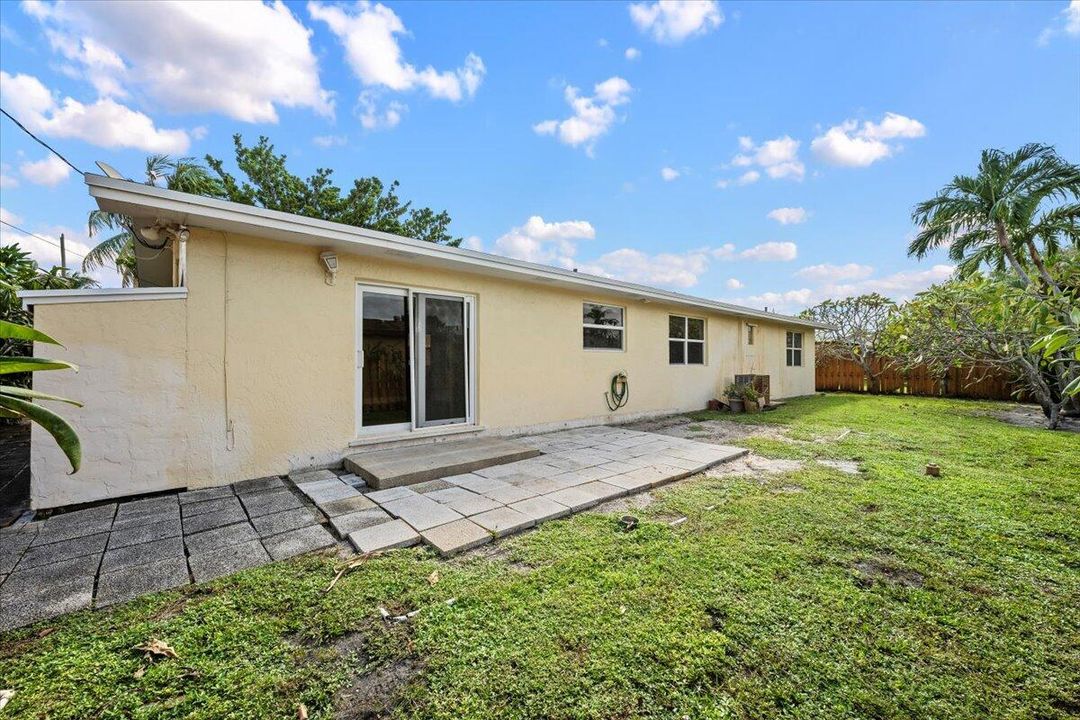 For Sale: $519,000 (4 beds, 2 baths, 1888 Square Feet)