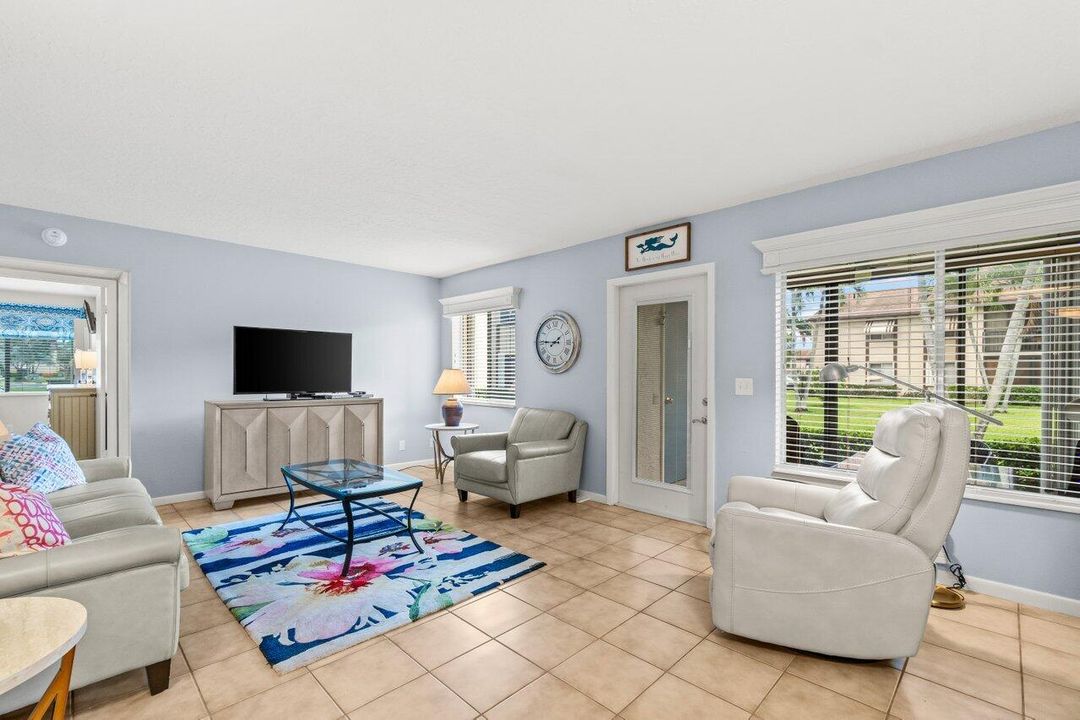 Active With Contract: $187,000 (2 beds, 2 baths, 924 Square Feet)