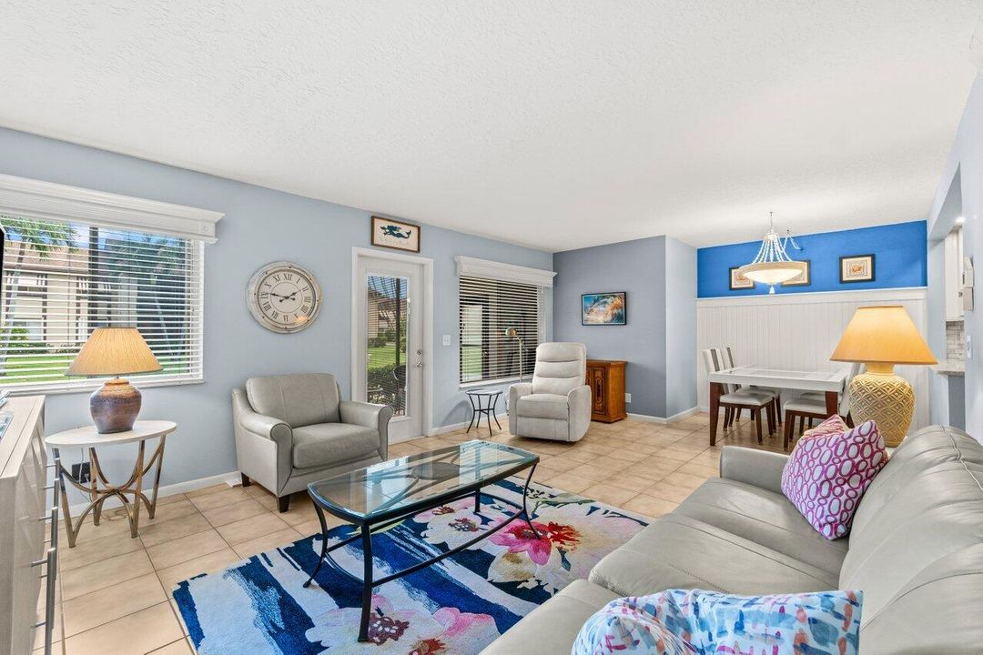 Active With Contract: $187,000 (2 beds, 2 baths, 924 Square Feet)