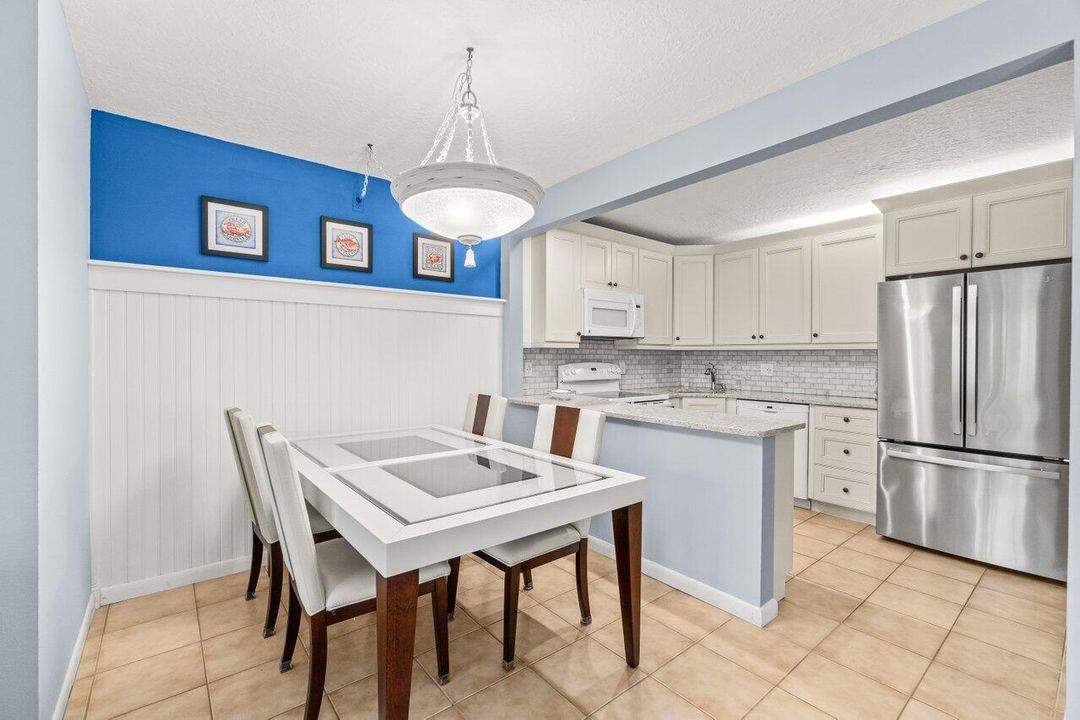 Active With Contract: $187,000 (2 beds, 2 baths, 924 Square Feet)