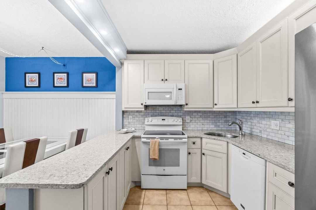 Active With Contract: $187,000 (2 beds, 2 baths, 924 Square Feet)