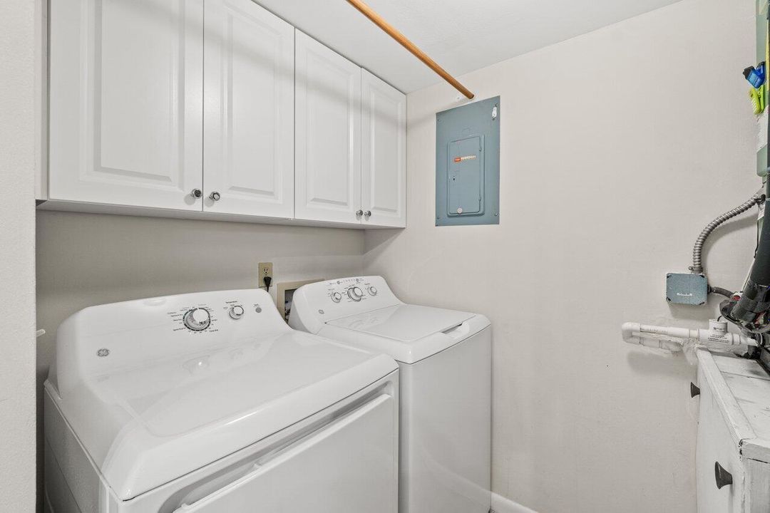 Active With Contract: $187,000 (2 beds, 2 baths, 924 Square Feet)