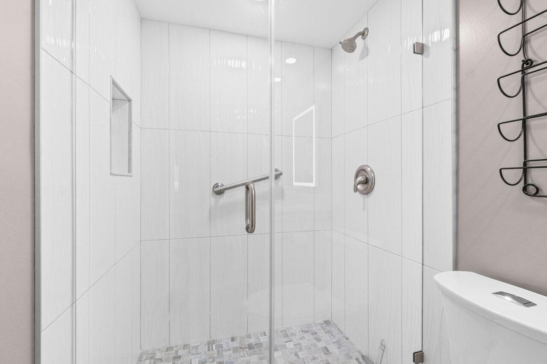 Active With Contract: $187,000 (2 beds, 2 baths, 924 Square Feet)