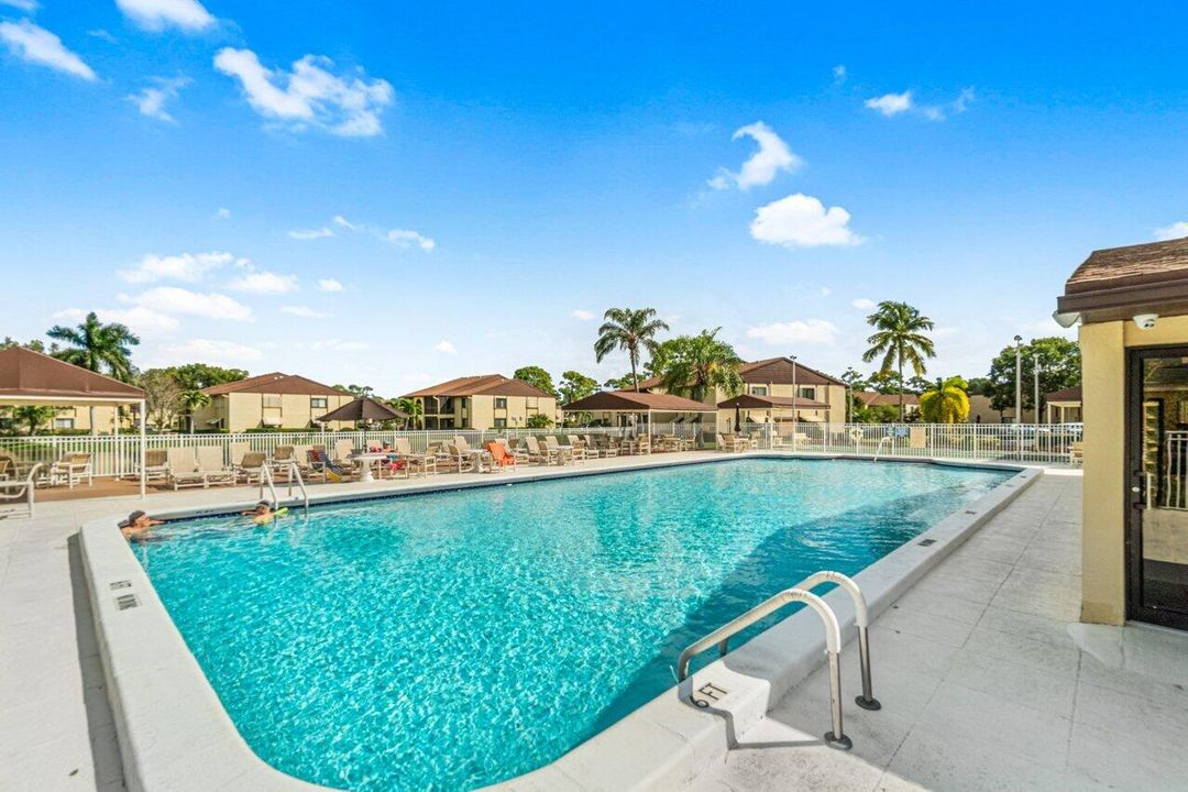 Active With Contract: $187,000 (2 beds, 2 baths, 924 Square Feet)