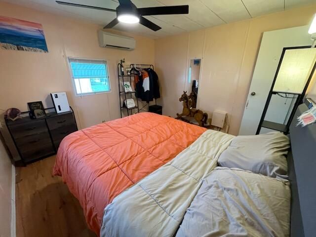 Active With Contract: $13,900 (2 beds, 1 baths, 800 Square Feet)