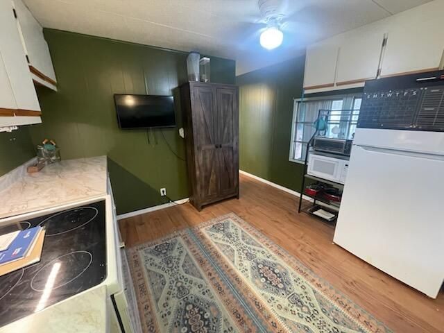 Active With Contract: $13,900 (2 beds, 1 baths, 800 Square Feet)