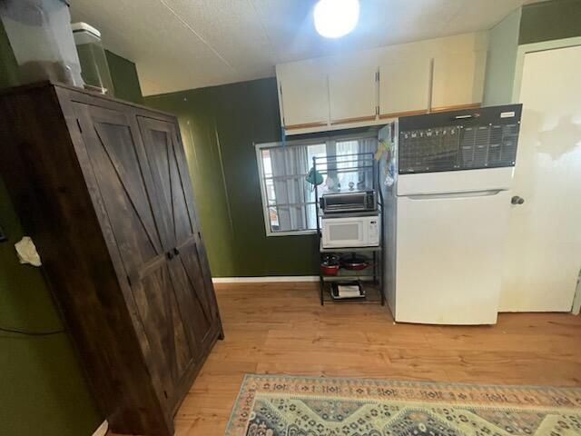 Active With Contract: $13,900 (2 beds, 1 baths, 800 Square Feet)