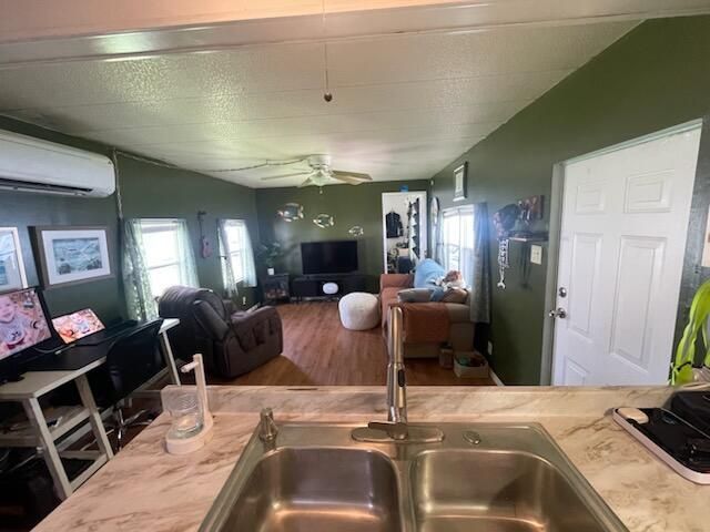 Active With Contract: $13,900 (2 beds, 1 baths, 800 Square Feet)