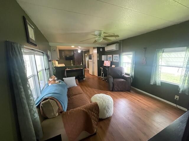 Active With Contract: $13,900 (2 beds, 1 baths, 800 Square Feet)