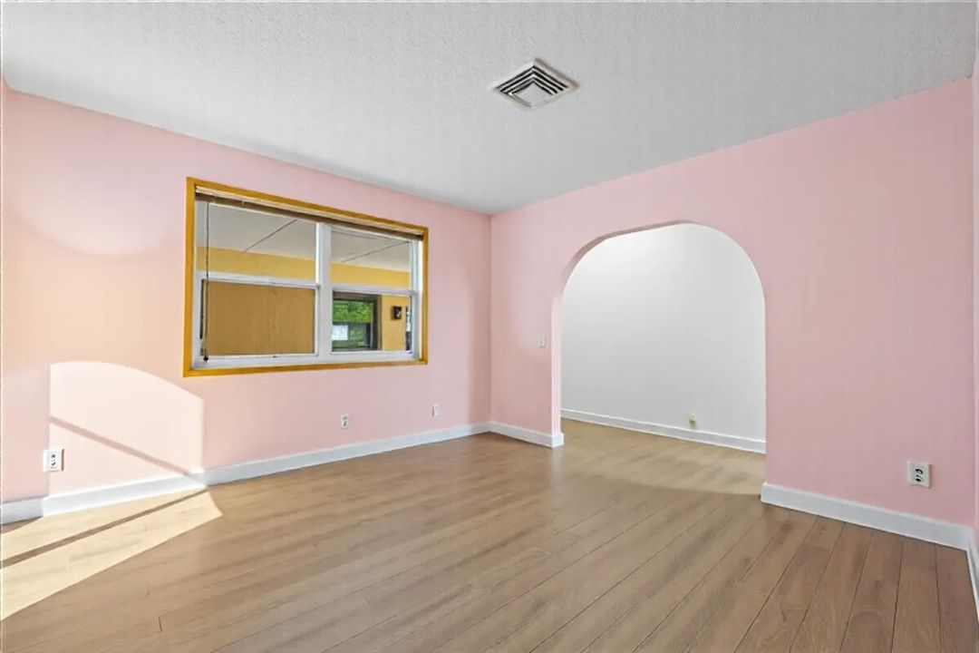 For Sale: $519,000 (4 beds, 2 baths, 1888 Square Feet)