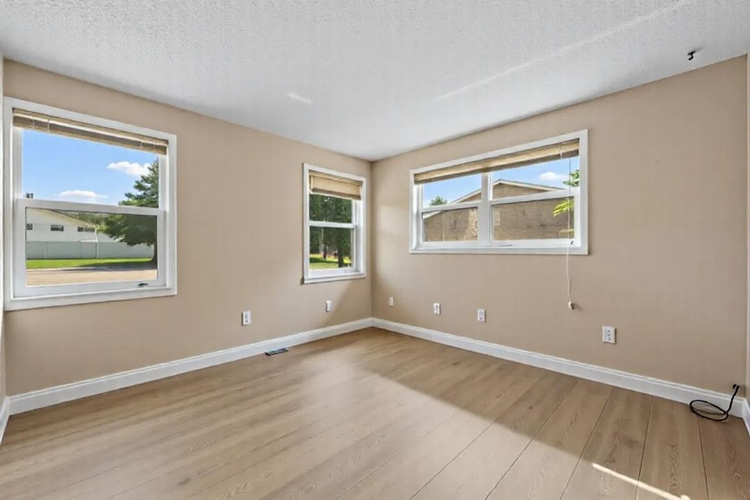 For Sale: $519,000 (4 beds, 2 baths, 1888 Square Feet)