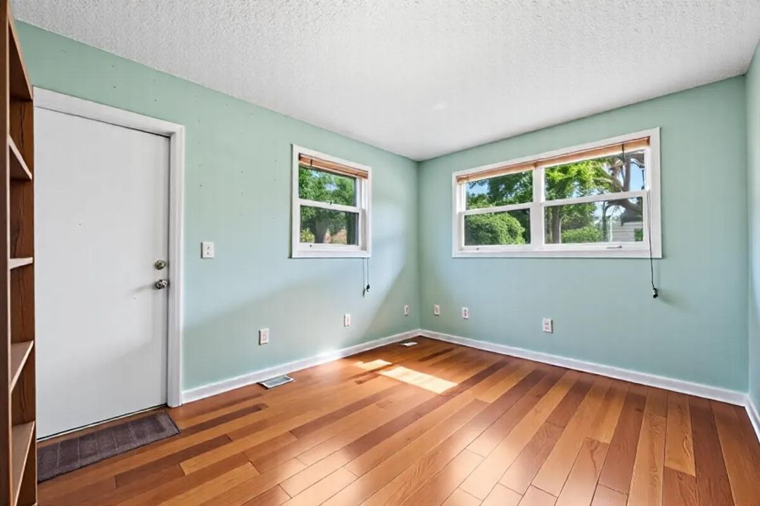 For Sale: $519,000 (4 beds, 2 baths, 1888 Square Feet)