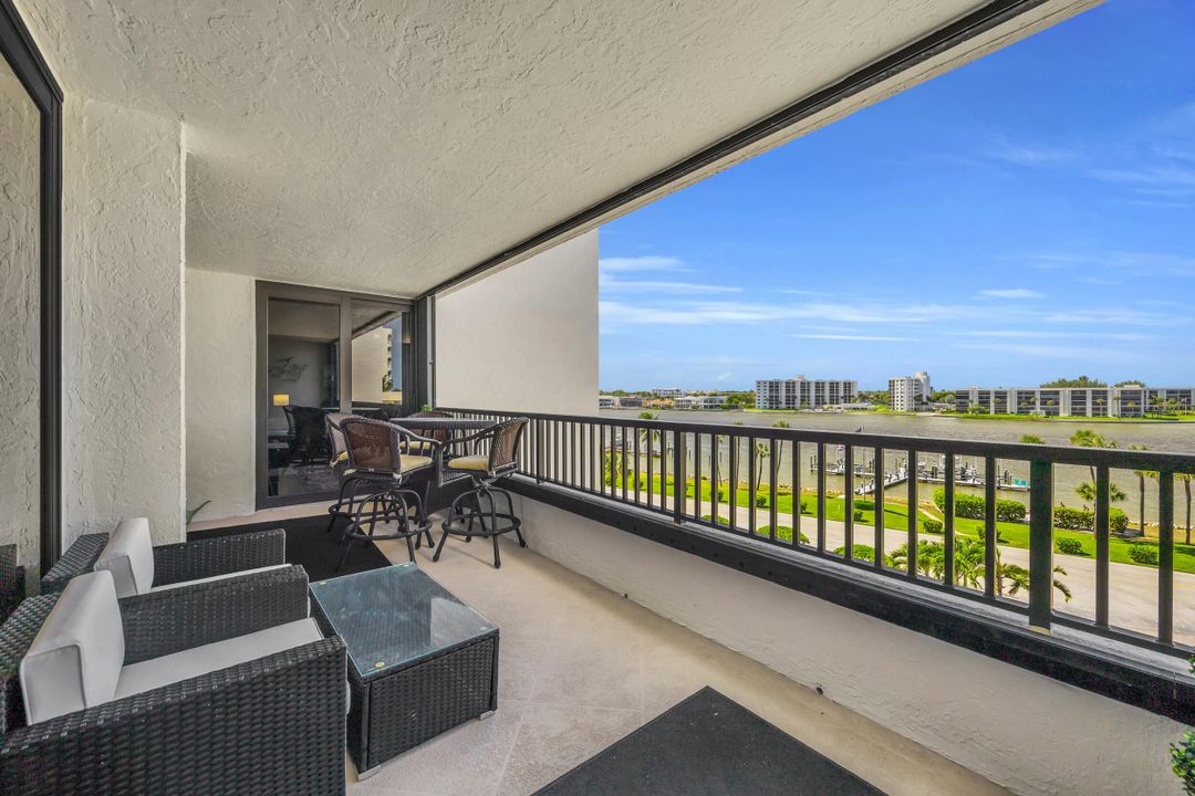 For Sale: $2,200,000 (3 beds, 3 baths, 2554 Square Feet)