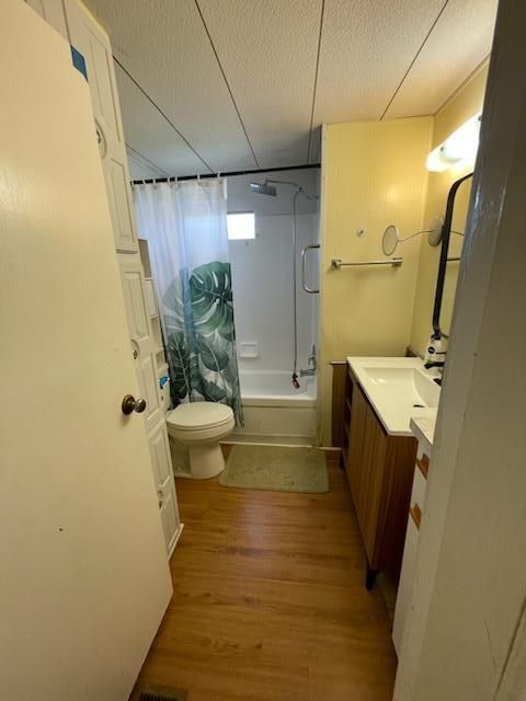 Active With Contract: $13,900 (2 beds, 1 baths, 800 Square Feet)