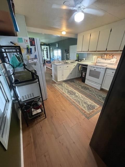 Active With Contract: $13,900 (2 beds, 1 baths, 800 Square Feet)