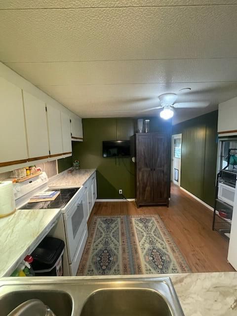 Active With Contract: $13,900 (2 beds, 1 baths, 800 Square Feet)