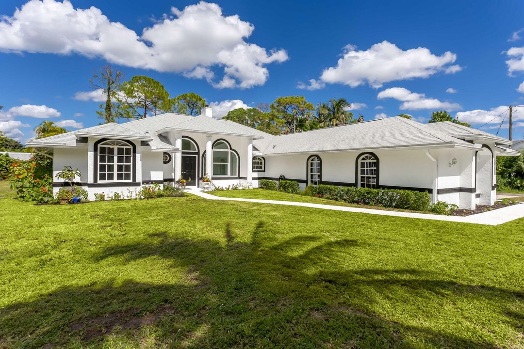 For Sale: $949,900 (4 beds, 2 baths, 2801 Square Feet)