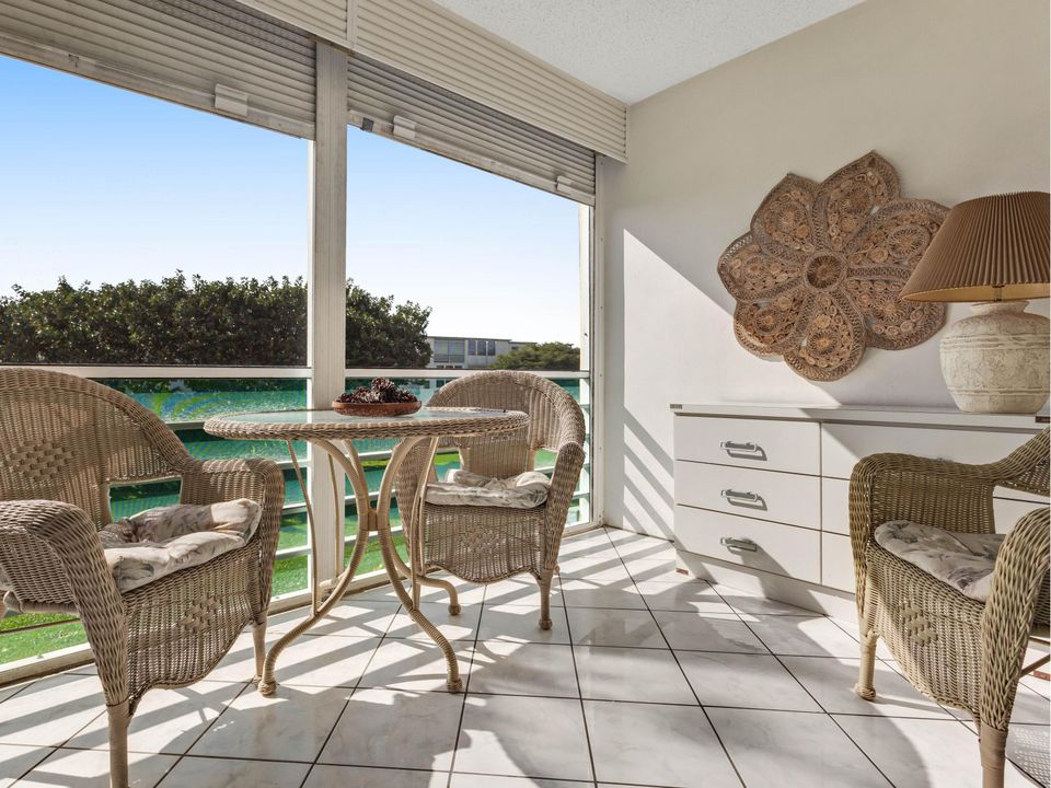 For Rent: $2,000 (2 beds, 2 baths, 960 Square Feet)