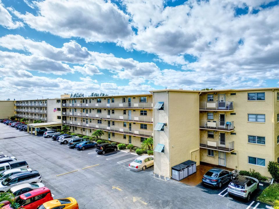 For Rent: $2,000 (2 beds, 2 baths, 960 Square Feet)