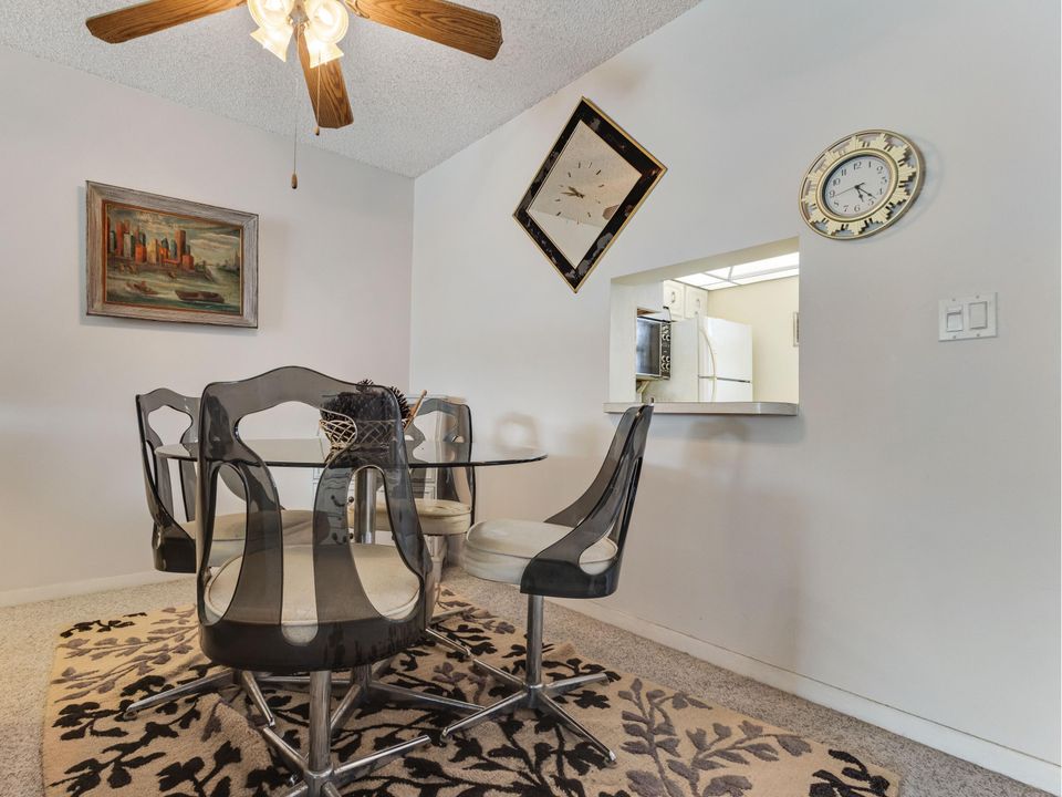 For Rent: $2,000 (2 beds, 2 baths, 960 Square Feet)