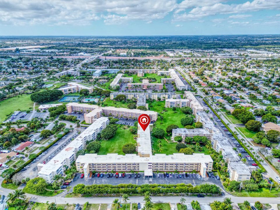 For Rent: $2,000 (2 beds, 2 baths, 960 Square Feet)