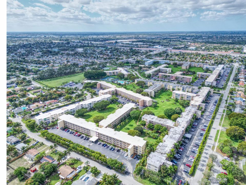 For Rent: $2,000 (2 beds, 2 baths, 960 Square Feet)